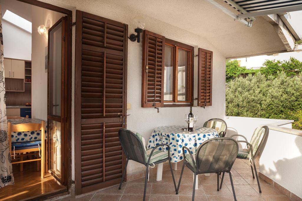 Kornelija 2 Apartamento Podgora Quarto foto