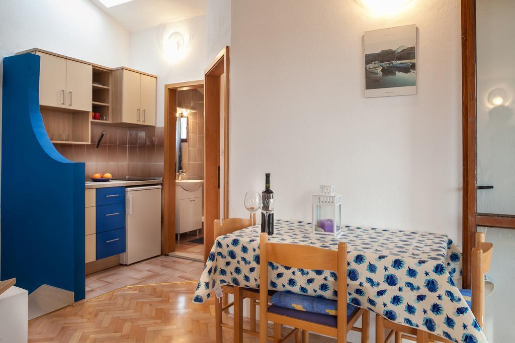 Kornelija 2 Apartamento Podgora Quarto foto