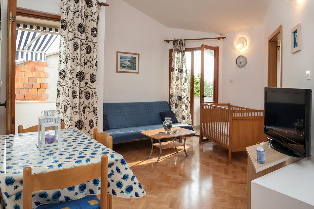 Kornelija 2 Apartamento Podgora Quarto foto