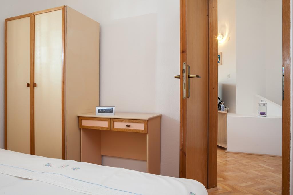 Kornelija 2 Apartamento Podgora Quarto foto