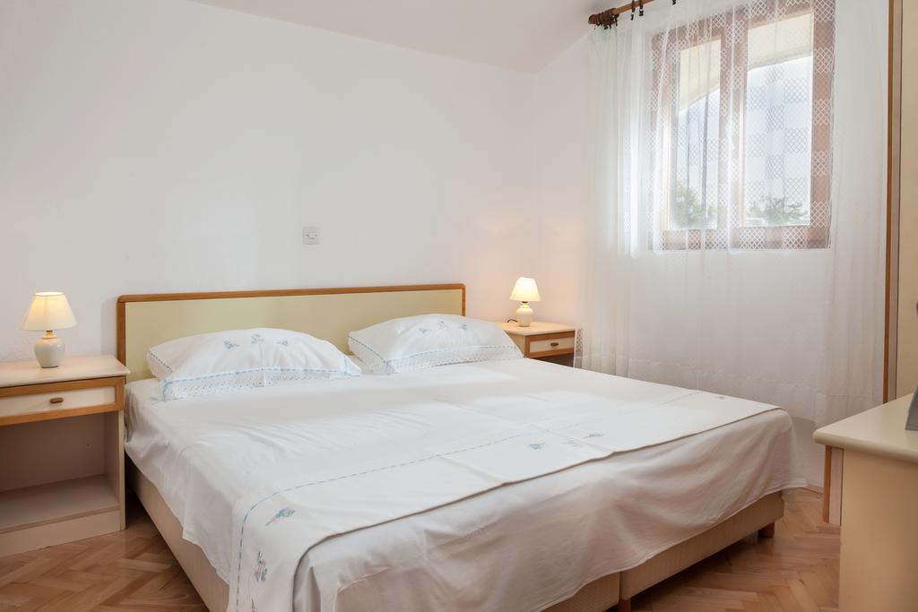 Kornelija 2 Apartamento Podgora Quarto foto