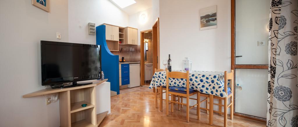 Kornelija 2 Apartamento Podgora Quarto foto