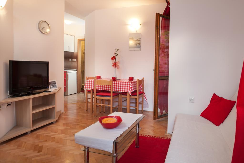 Kornelija 2 Apartamento Podgora Quarto foto