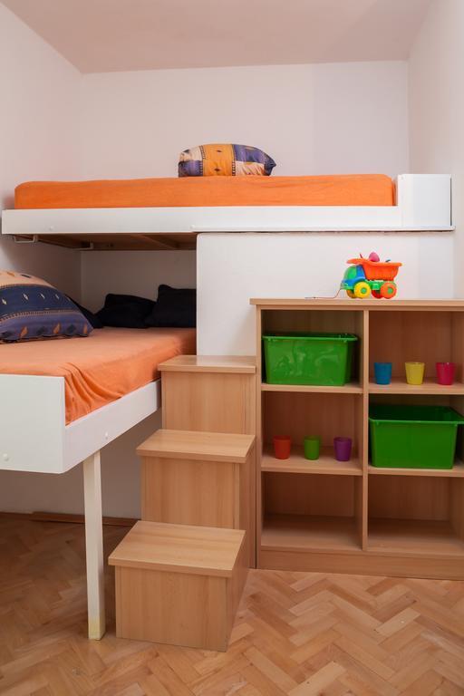 Kornelija 2 Apartamento Podgora Quarto foto