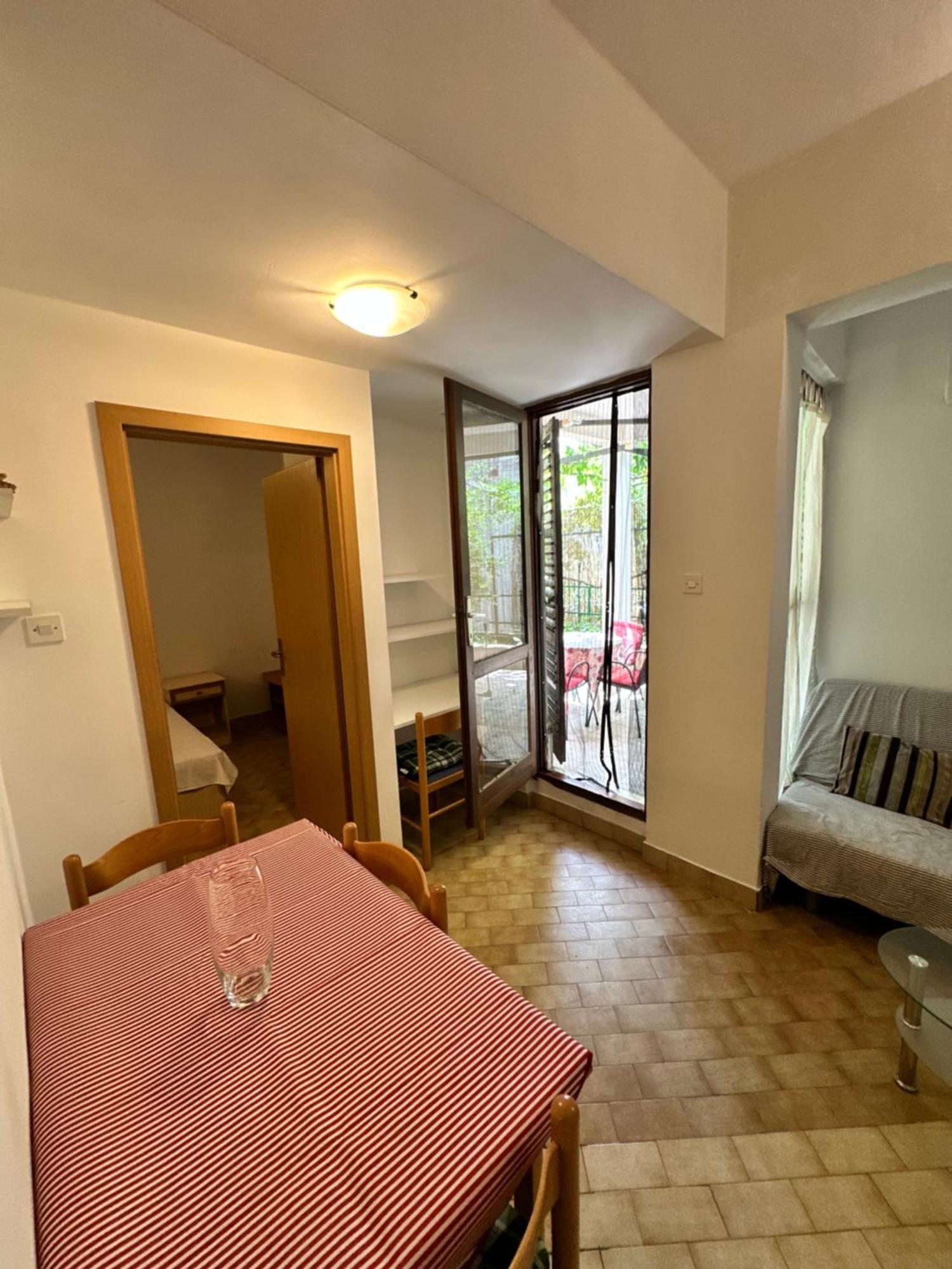 Kornelija 2 Apartamento Podgora Exterior foto