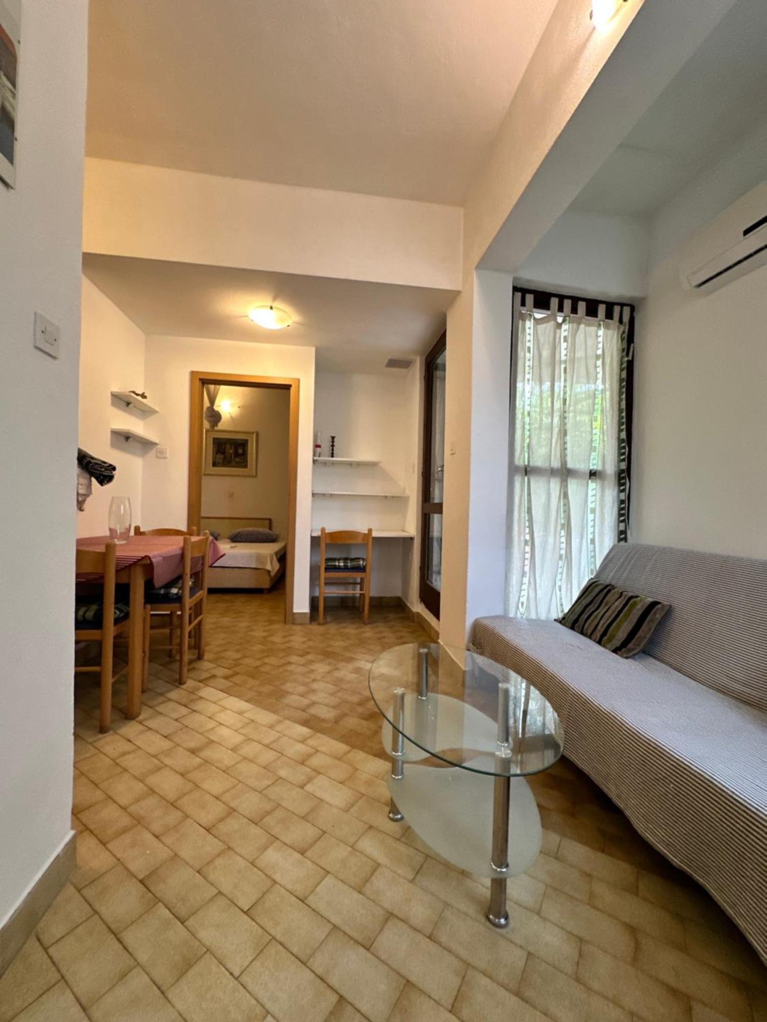 Kornelija 2 Apartamento Podgora Exterior foto