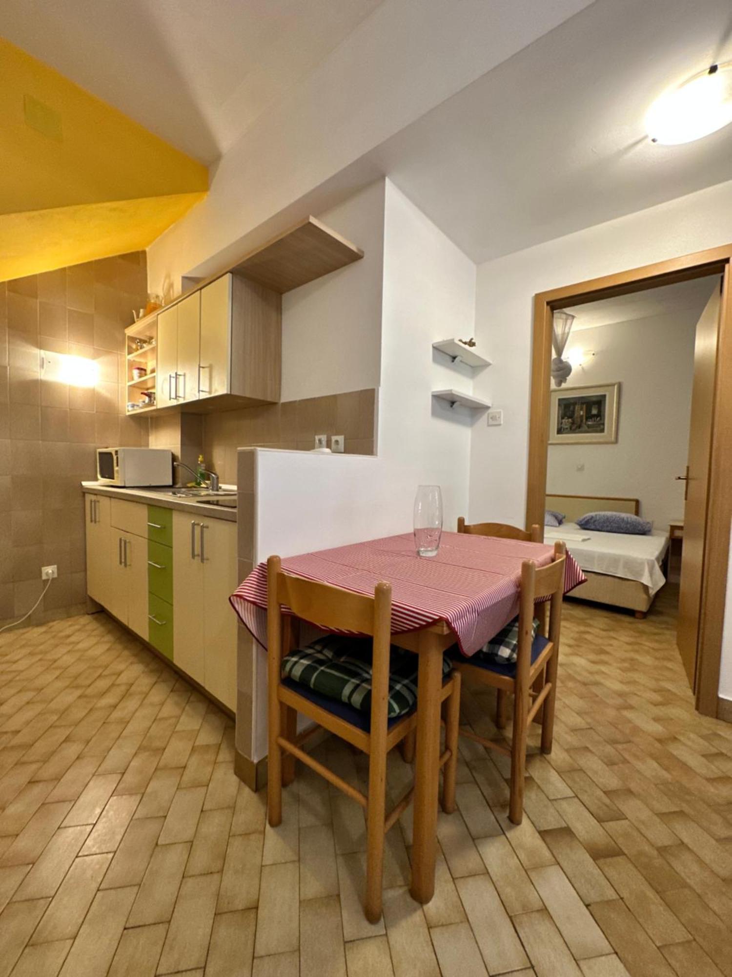 Kornelija 2 Apartamento Podgora Exterior foto